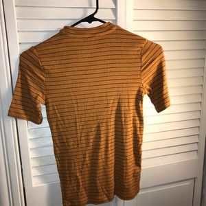 Low turtle neck shirt